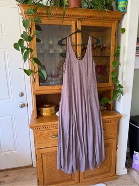 HALARA Sleeveless Scoop-Neck Maxi Dress in Dusty Lavender Beige